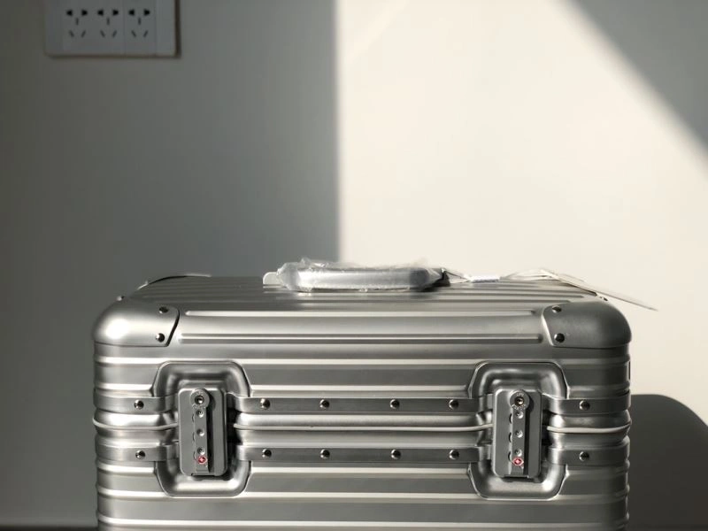OdorResistant Rimowa Suitcase 69405