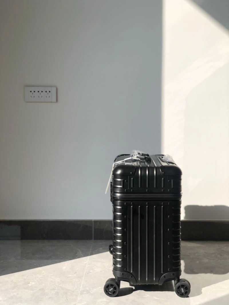 Rimowa Suitcase Durable 69406