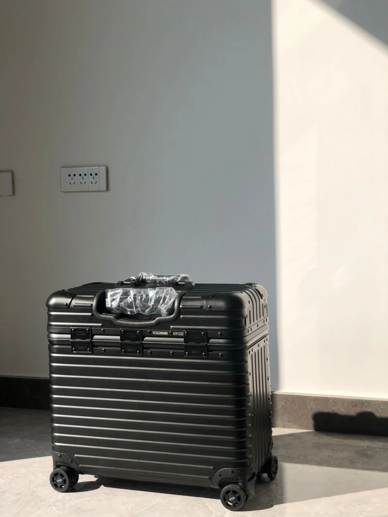 Rimowa Suitcase Durable 69406