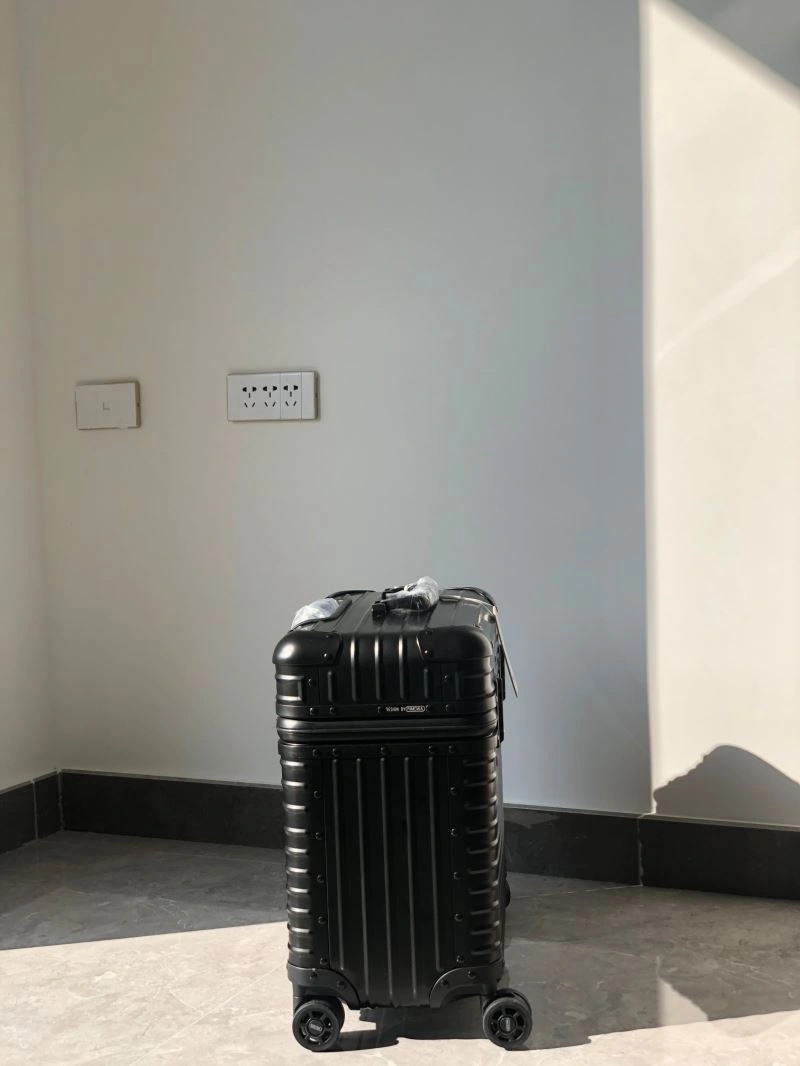 Rimowa Suitcase Durable 69406