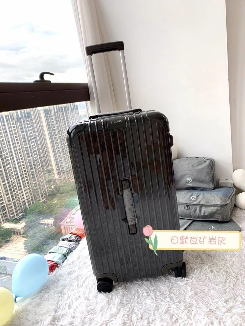 EyeCatching Rimowa Suitcase 69418