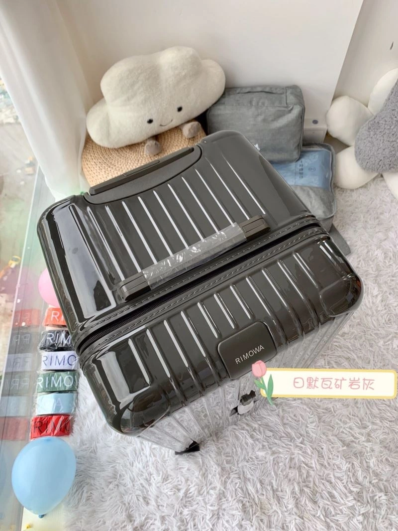 EyeCatching Rimowa Suitcase 69418