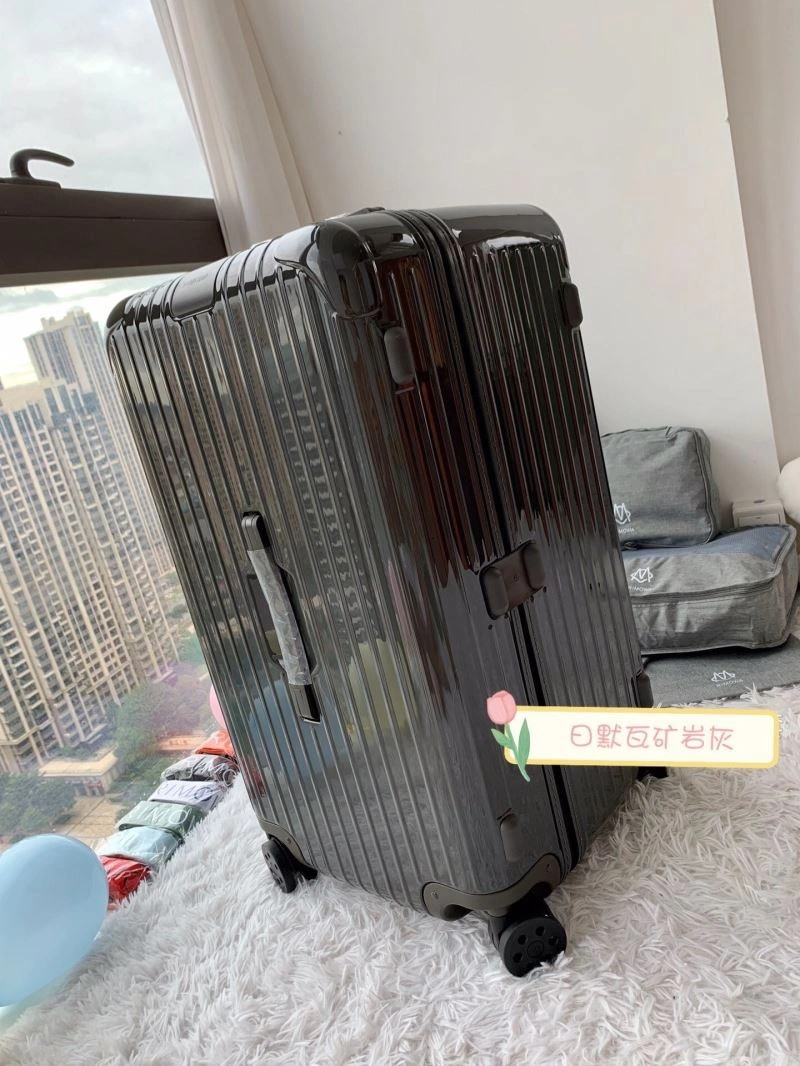 EyeCatching Rimowa Suitcase 69418