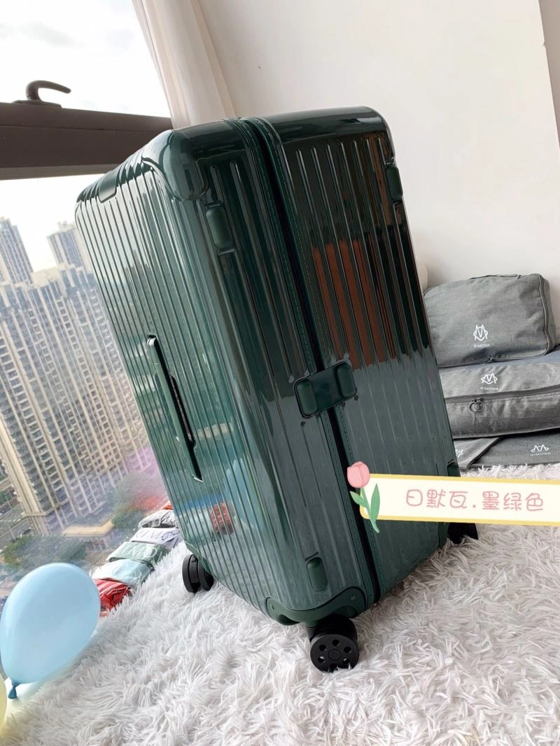 Rimowa Suitcase Stylish 69379