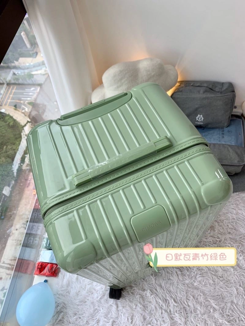 Rimowa Suitcase Stylish 69367