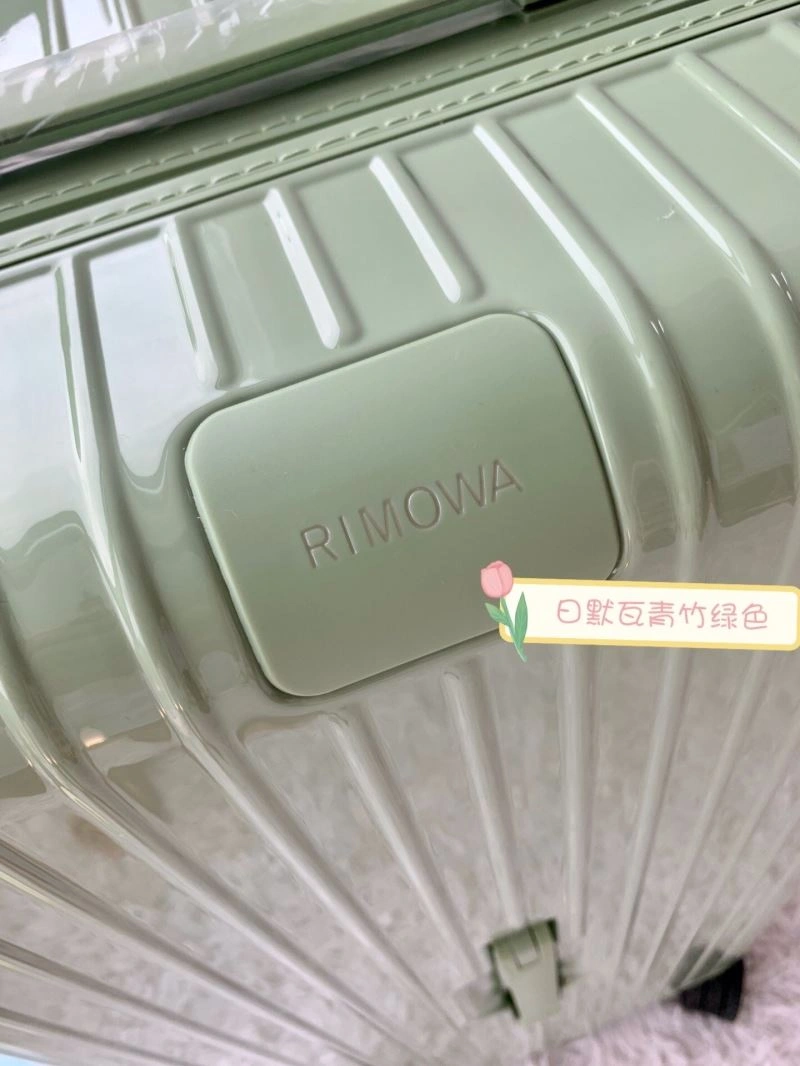 Rimowa Suitcase Stylish 69367