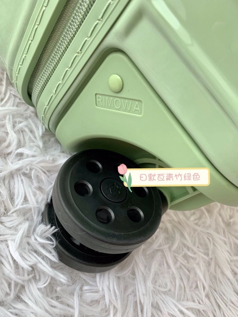 Rimowa Suitcase Stylish 69367