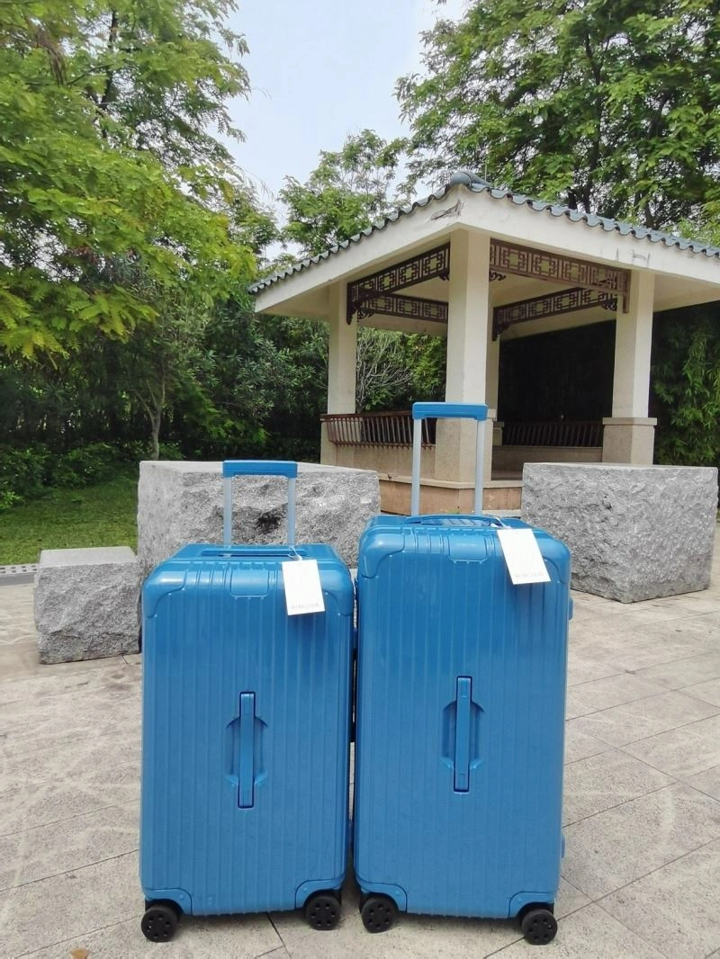 DailyWear Rimowa Suitcase 69361