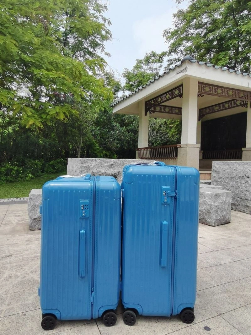 DailyWear Rimowa Suitcase 69361