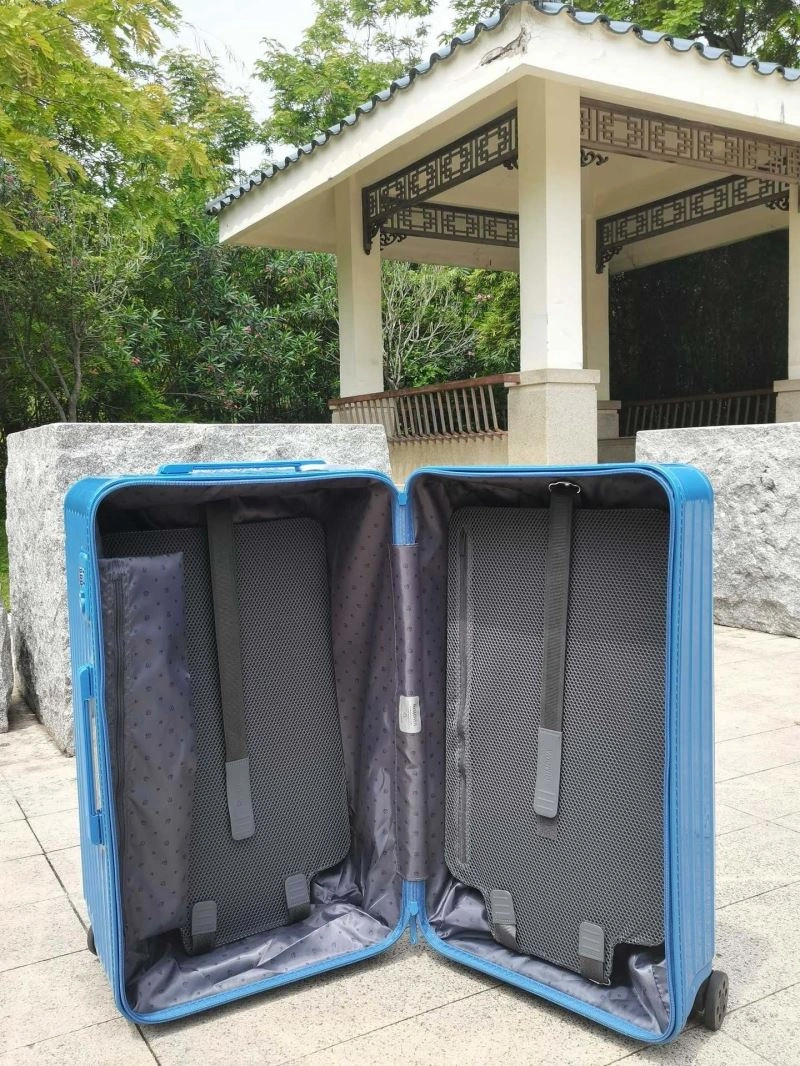 DailyWear Rimowa Suitcase 69361