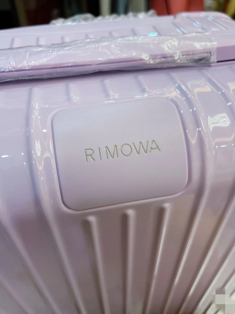 EyeCatching Rimowa Suitcase 69363