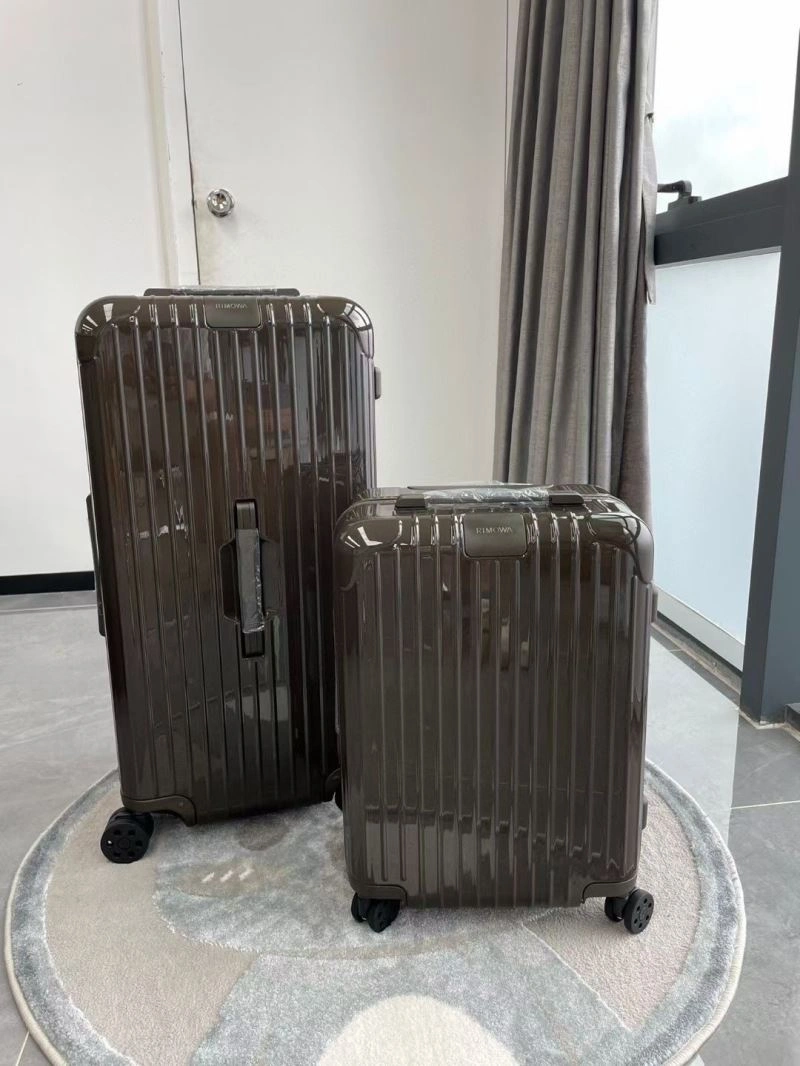 WrinkleFree Rimowa Suitcase 69398