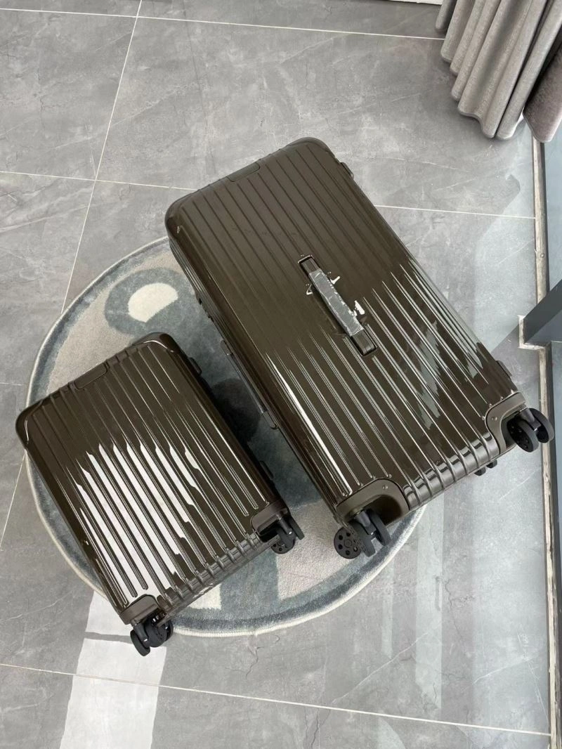 WrinkleFree Rimowa Suitcase 69398