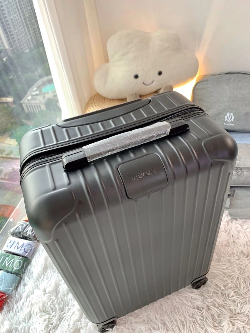 FreshLook Rimowa Suitcase 69400