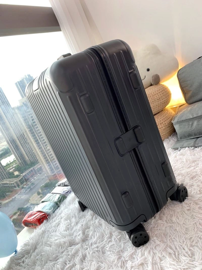 FreshLook Rimowa Suitcase 69400