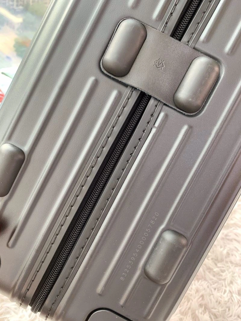 FreshLook Rimowa Suitcase 69400