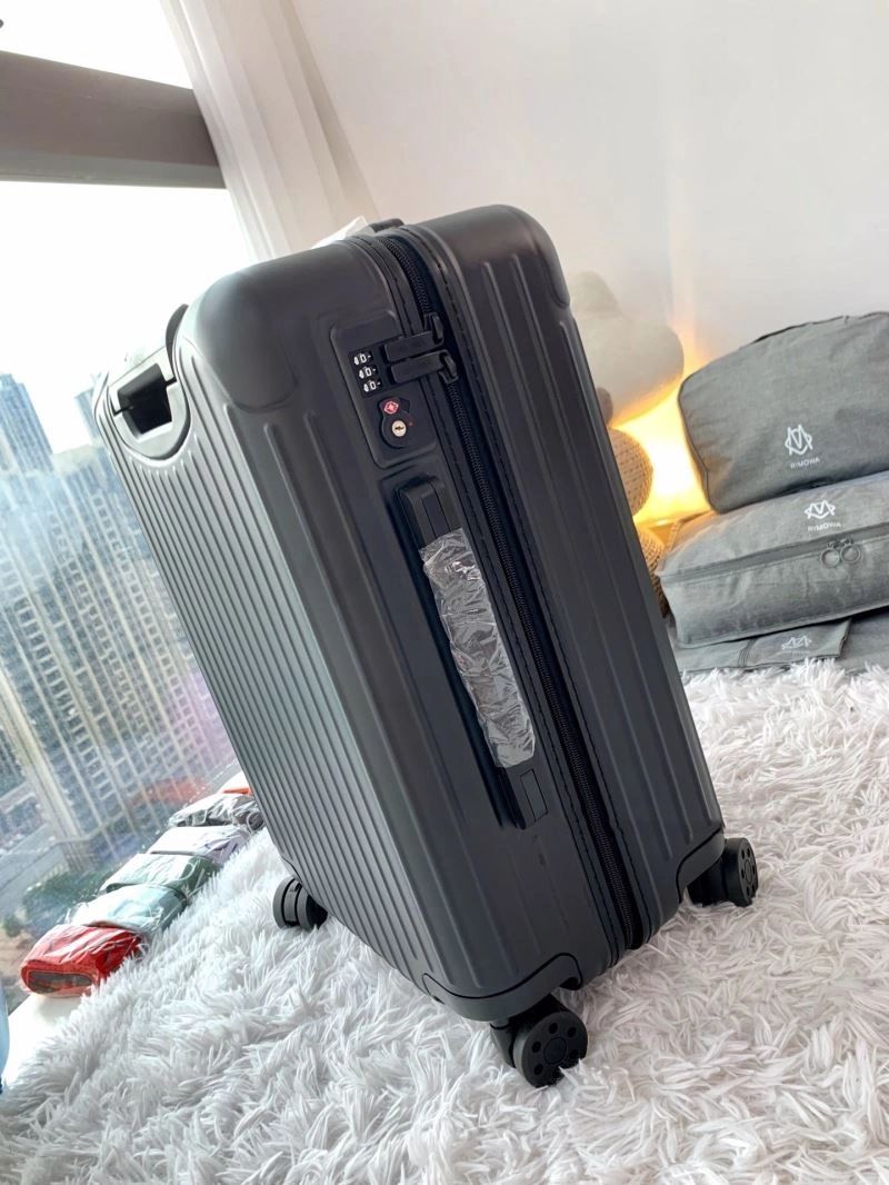 FreshLook Rimowa Suitcase 69400