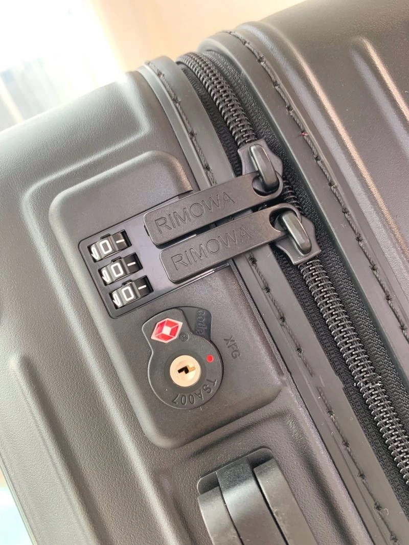 FreshLook Rimowa Suitcase 69400