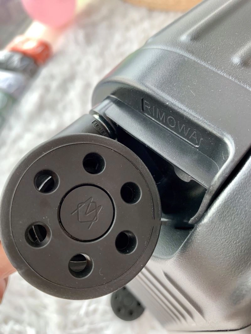 FreshLook Rimowa Suitcase 69400