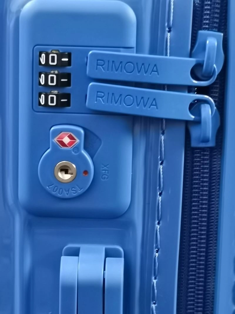 Lightweight Rimowa Suitcase 69356