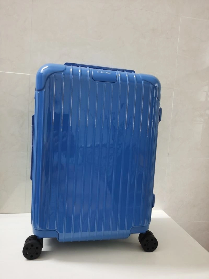 Lightweight Rimowa Suitcase 69356