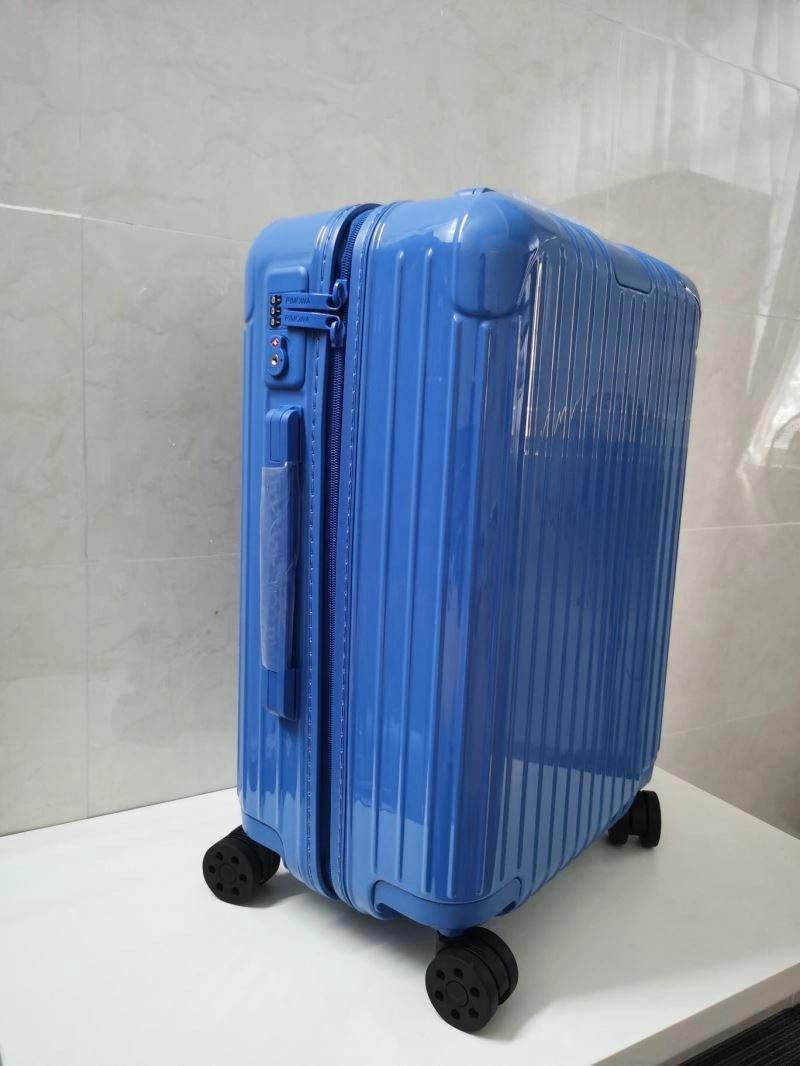 Lightweight Rimowa Suitcase 69356