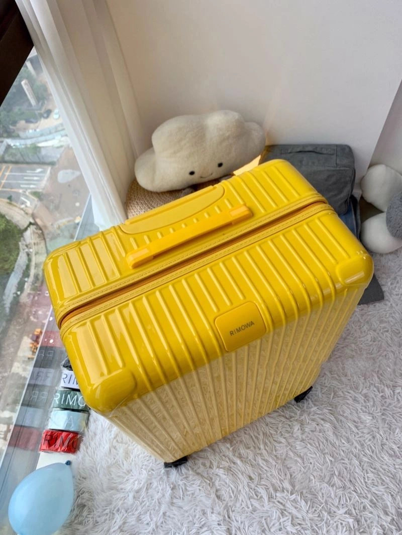 Elegant Rimowa Suitcase 69394