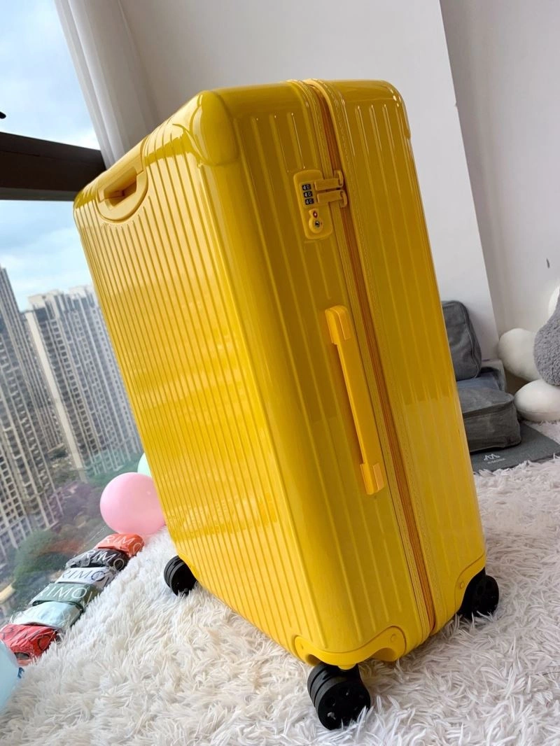 Elegant Rimowa Suitcase 69394