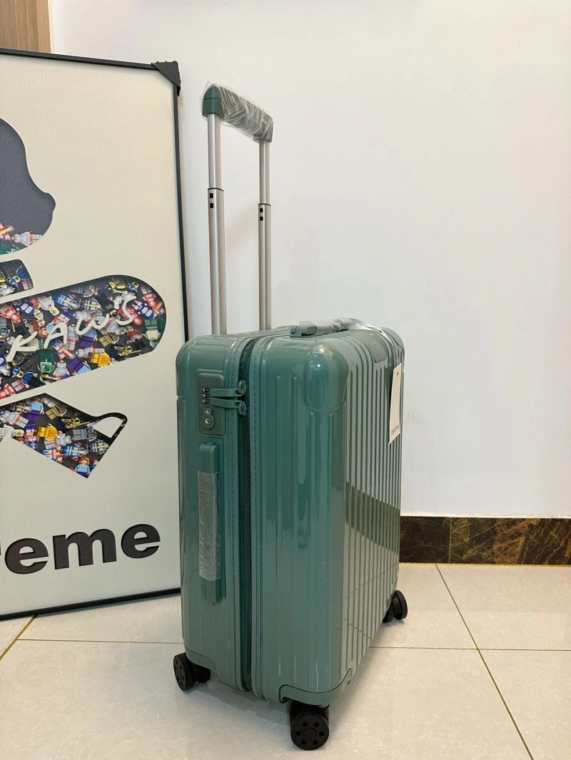 SmoothTexture Rimowa Suitcase 69349