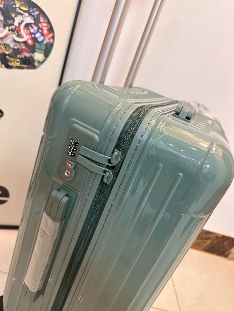 SmoothTexture Rimowa Suitcase 69349