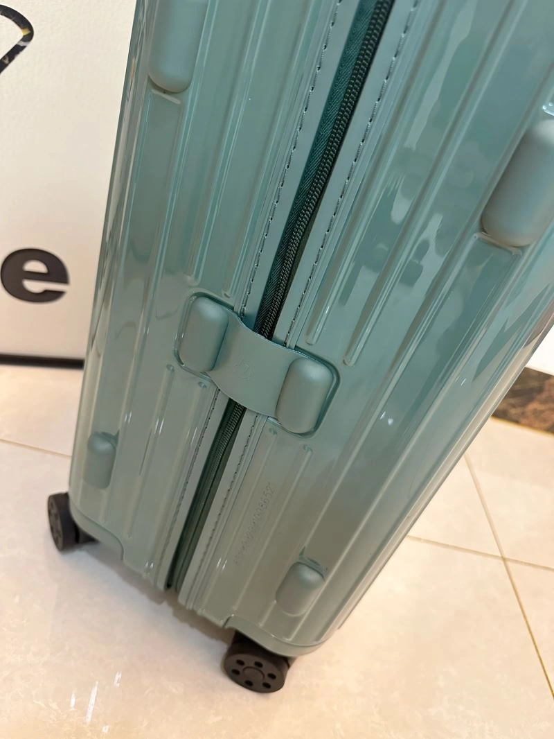 SmoothTexture Rimowa Suitcase 69349