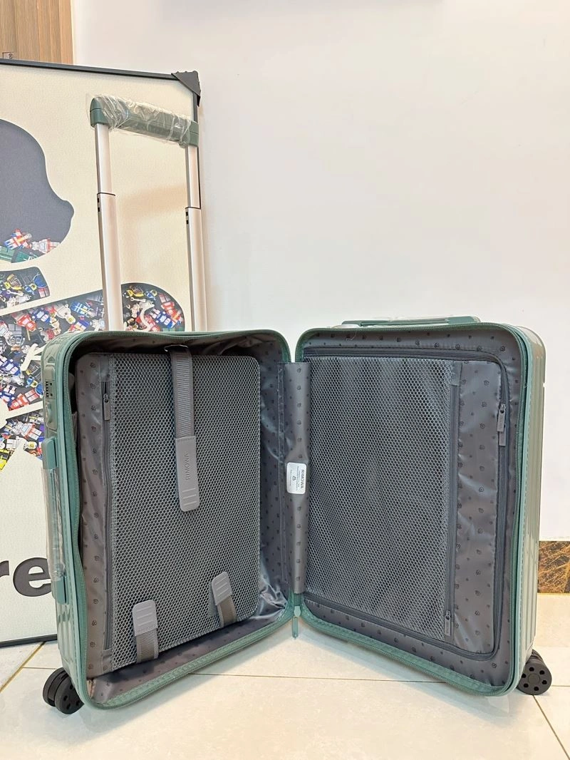 SmoothTexture Rimowa Suitcase 69349