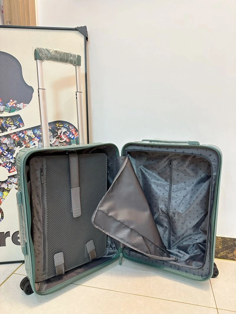 SmoothTexture Rimowa Suitcase 69349