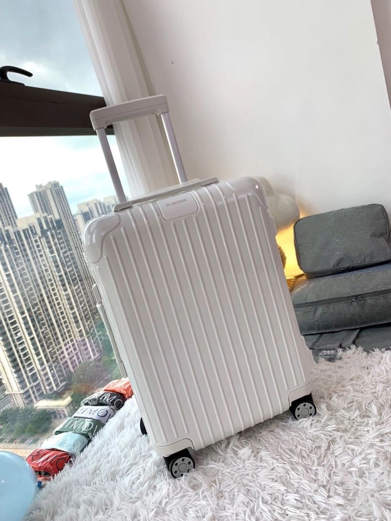SmoothTexture Rimowa Suitcase 69350