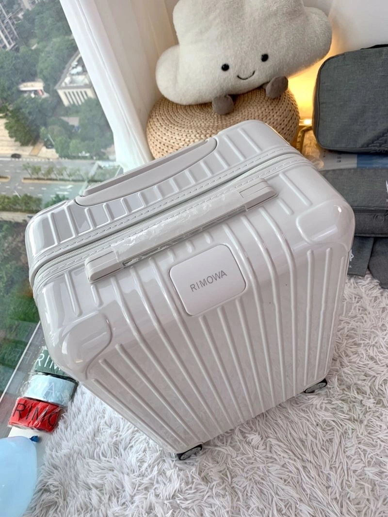 SmoothTexture Rimowa Suitcase 69350
