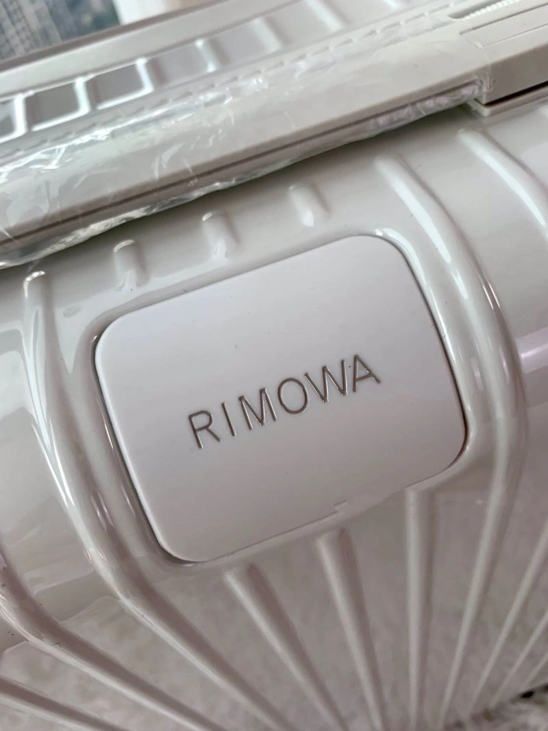 SmoothTexture Rimowa Suitcase 69350