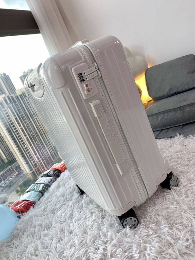 SmoothTexture Rimowa Suitcase 69350