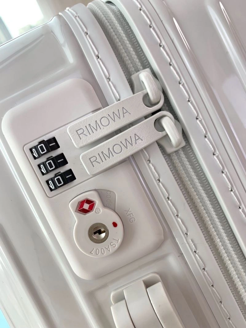 SmoothTexture Rimowa Suitcase 69350