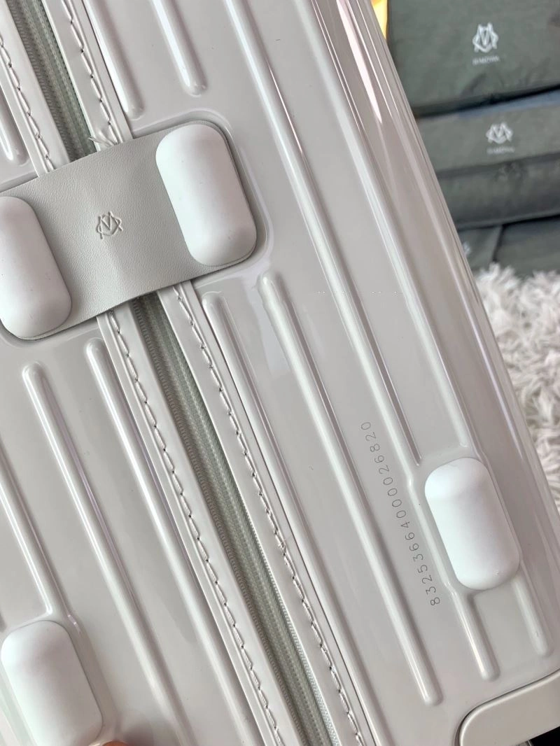 SmoothTexture Rimowa Suitcase 69350