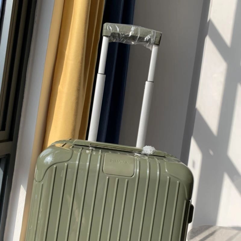Compact Rimowa Suitcase 69378