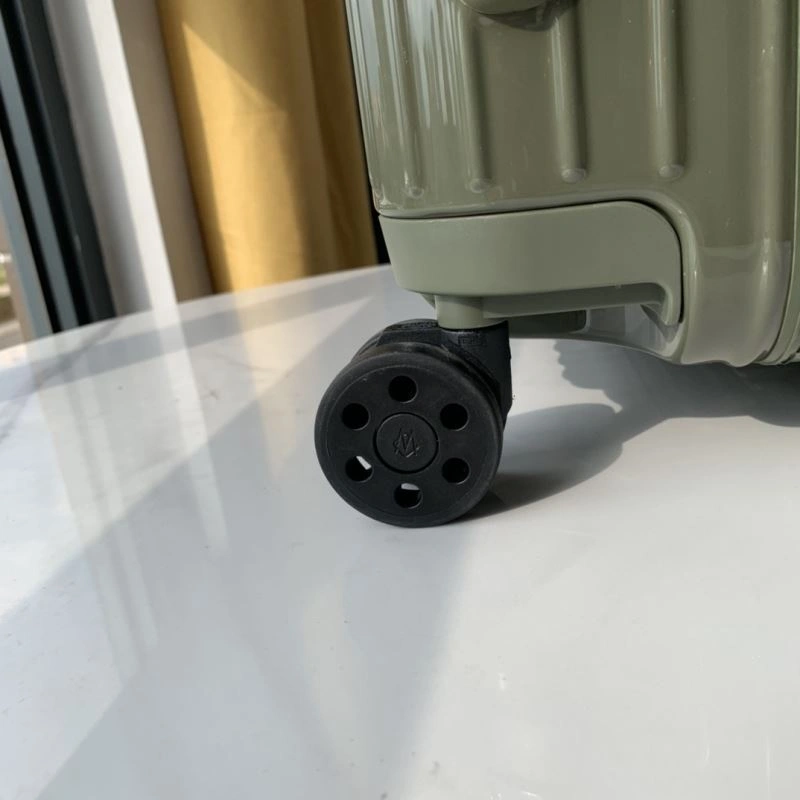 Compact Rimowa Suitcase 69378