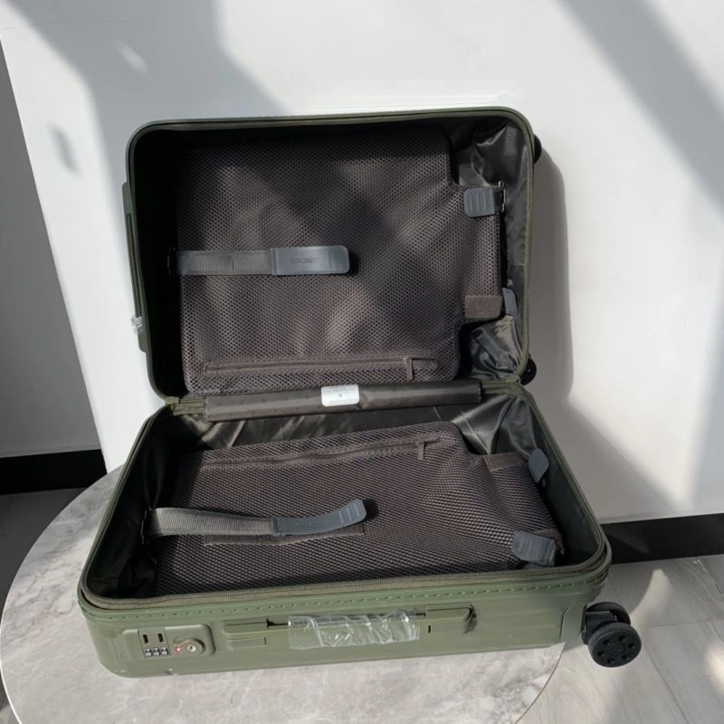 Compact Rimowa Suitcase 69378