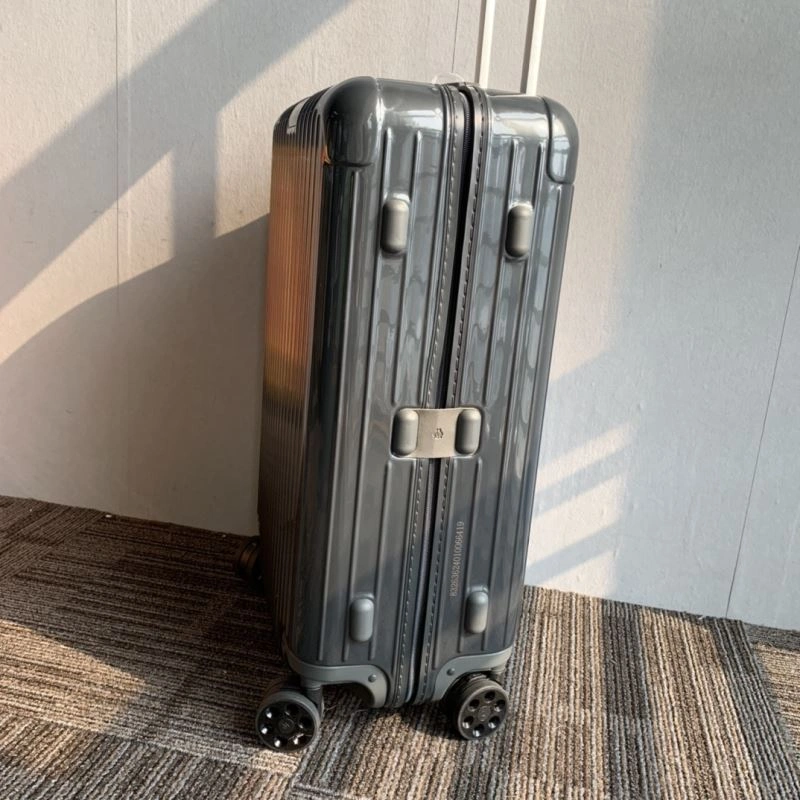 Supportive Rimowa Suitcase 69341