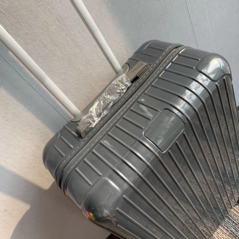 Supportive Rimowa Suitcase 69341