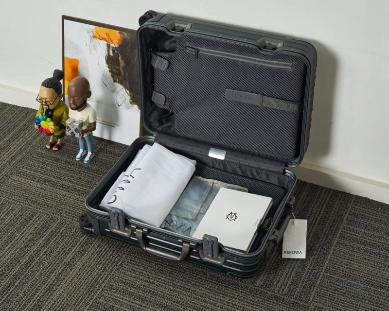 Durable Rimowa Suitcase 69336