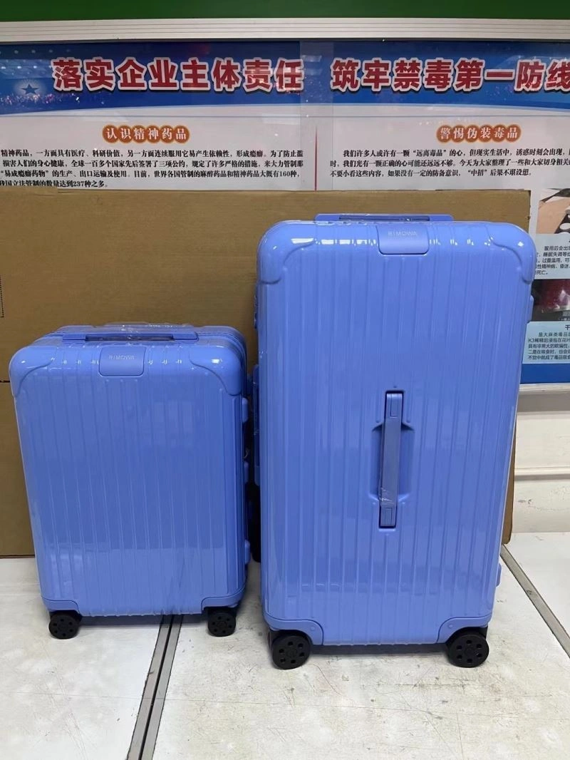 EasyCare Rimowa Suitcase 69368