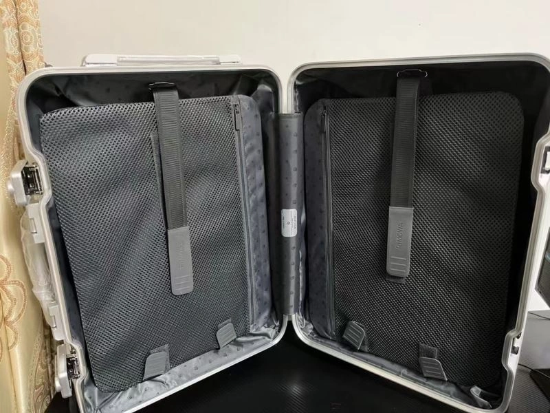 Rimowa Suitcase Attractive 69280