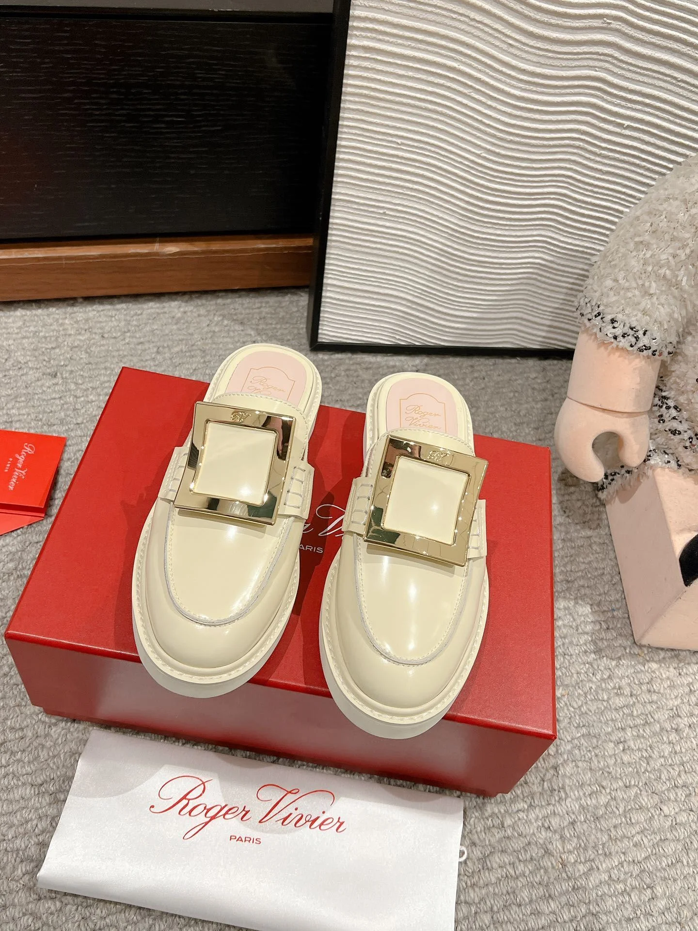 Minimalist Roger Vivier Sandals 5866