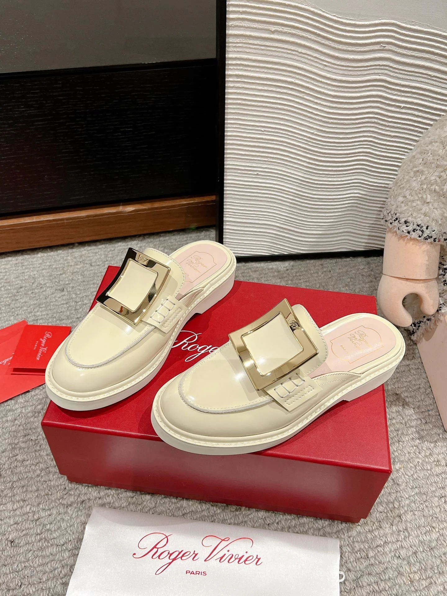 Minimalist Roger Vivier Sandals 5866