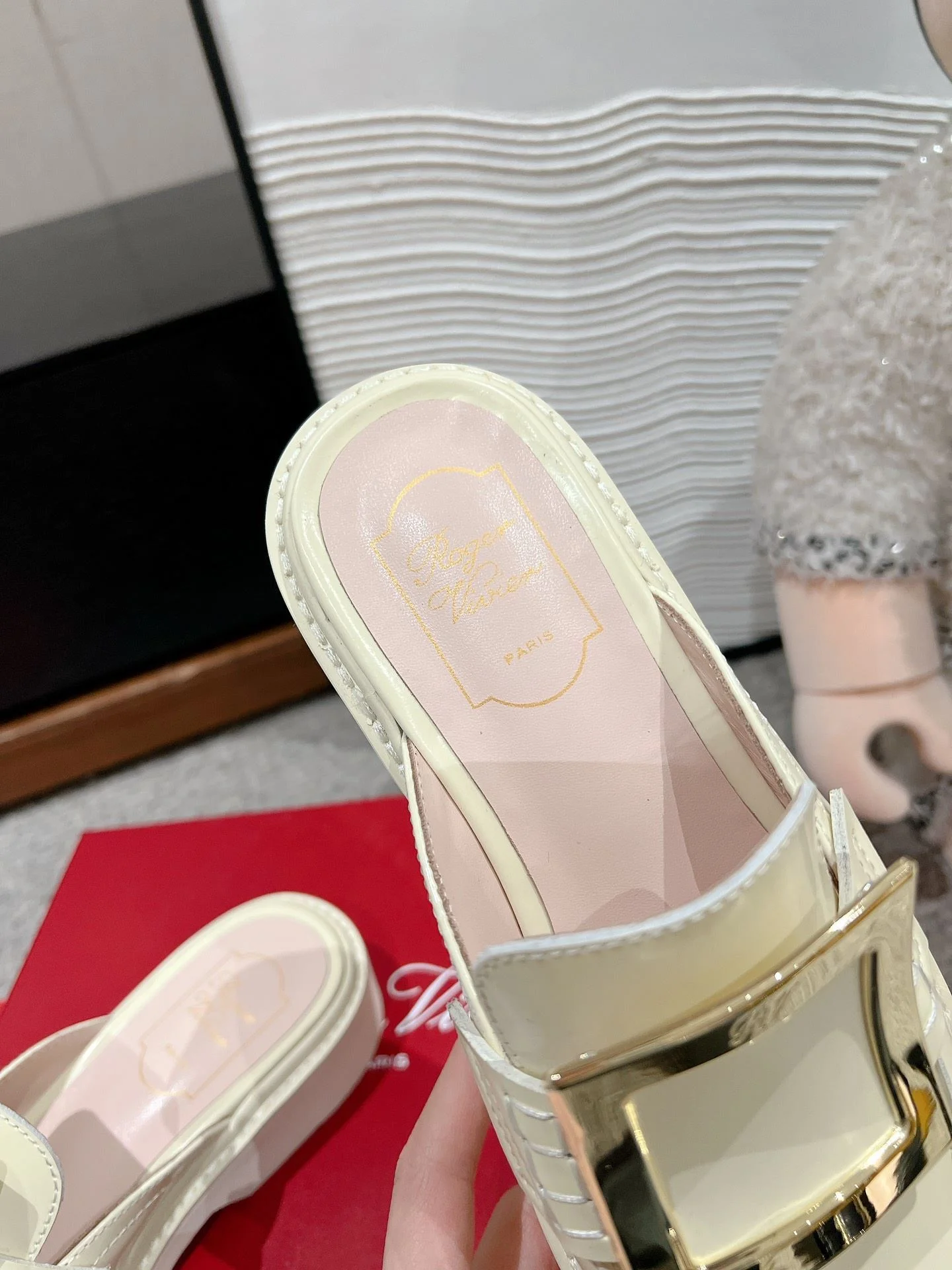 Minimalist Roger Vivier Sandals 5866